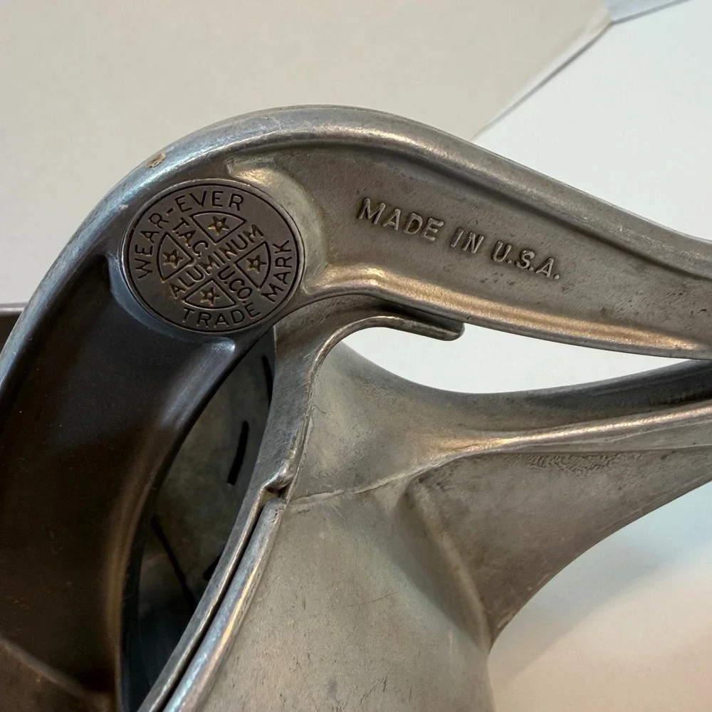 Wear-Ever Citrus Juicer Manual Hand Press Silver Vintage Aluminum No. 334 USA